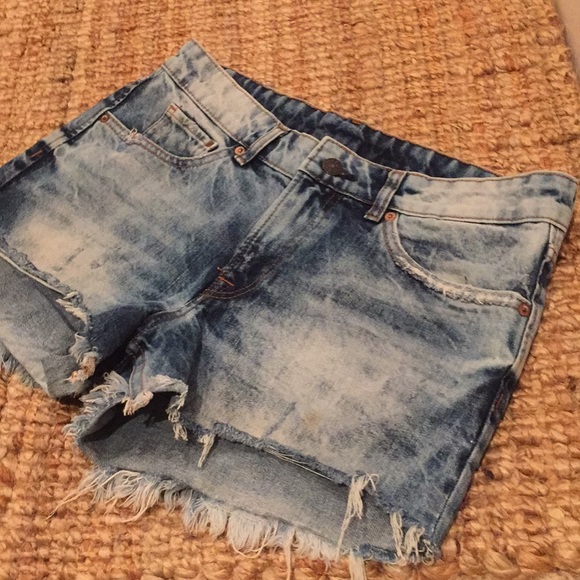 &DENIM Marble Tie Die Jean Shorts - Picture 2 of 3